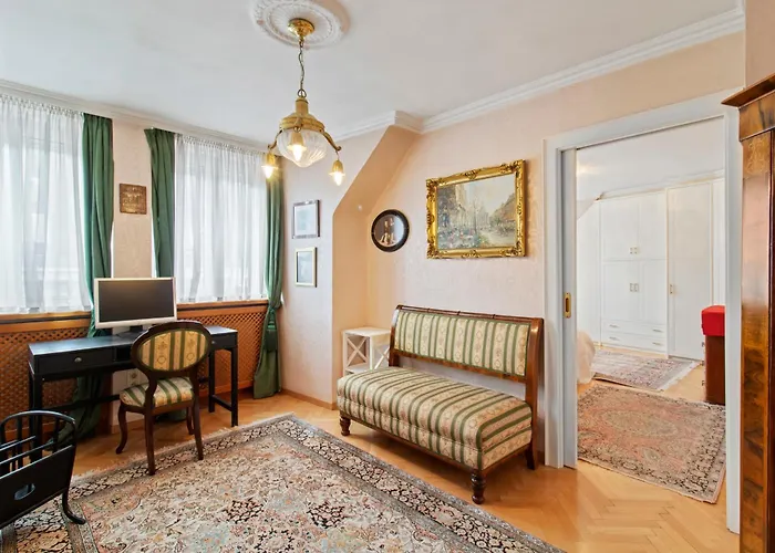 Spacious Penthouse With Stephen Cathedral View *