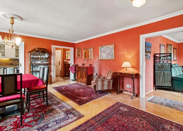 Spacious Penthouse With Stephen Cathedral View